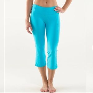 Lululemon Gather & Crow Crop Spry Blue Stripe 6